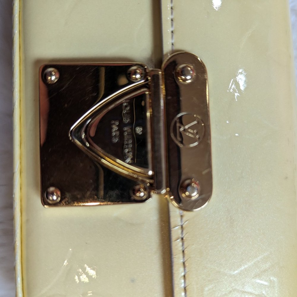 RARE LOUIS VUITTON Vernis Pochette Lagoon Glasses Case in Perle/Yellow - Picture 3 of 14